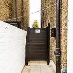 Charming Garden Studio
