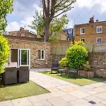 Charming Garden Studio